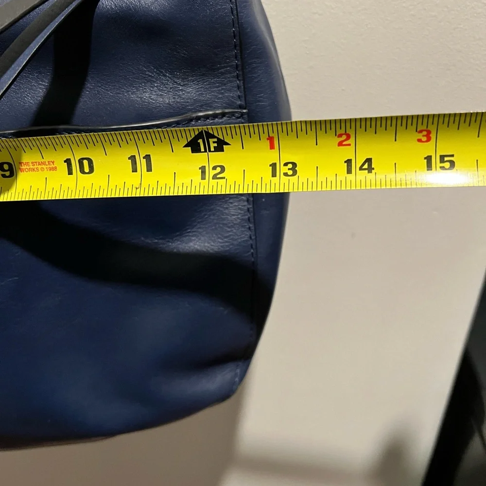 Vera Bradley new Navy Leather Crossbody Bag-never used. - Picture 6 of 14